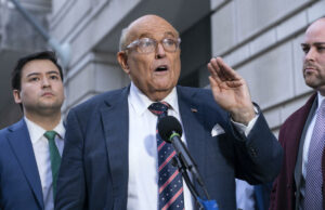 El condominio de Rudy Giuliani en Florida y los anillos de la Serie Mundial en juego en un juicio por activos