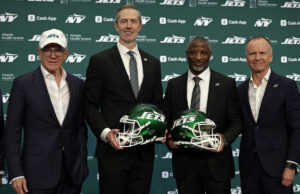 El futuro de Aaron Rodgers con los Jets depende de Aaron Glenn y Darren Mougey, dice Woody Johnson