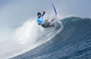 Medina, tres veces campeón mundial de surf, se somete a una cirugía y retrasa el inicio de la temporada