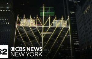 La menorá más grande del mundo encendida en Nueva York para la última noche de Hanukkah