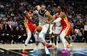 Rudy Gobert, Mouhamed Gueye casi golpeado por pieza de Jumbotron en Target Center