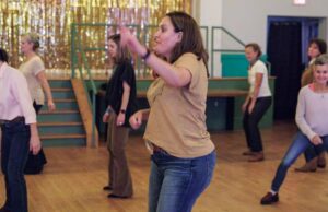 El baile en línea de Karen regresa a Black Twig de Sperryville