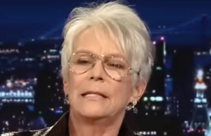 Jamie Lee Curtis contiene las lágrimas en 'The Tonight Show'
