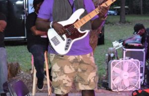 El músico local Mitchel Fonville recibe la subvención del Consejo de Artes