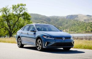 El Volkswagen Jetta 2025 es un coche de carretera europeo a precio de ganga