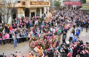 Dollywood de Dolly Parton celebra su 40.ª temporada con eventos y espectáculos