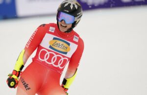 La esquiadora suiza Lara Gut-Behrami obtiene la primera victoria de la temporada de la Copa Mundial. Lindsey Vonn termina 13º