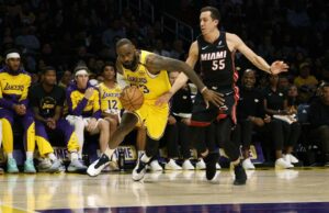Los Lakers superan una mala primera mitad para derrotar al Heat