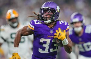 El corredor de los Vikings, Aaron Jones, los atletas de El Paso brillan en los deportes profesionales y universitarios
