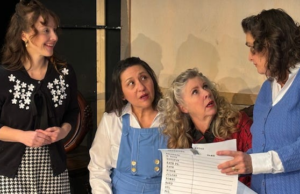 ¡El Barnstable Comedy Club está en los calzones! es gracioso, conmovedor