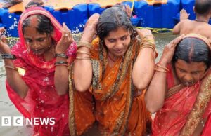 Mar de la humanidad en la reunión religiosa más grande del mundo en la India