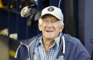 Bob Uecker, voz de los Cerveceros desde hace mucho tiempo y estrella de 'Major League', muere a los 90 años