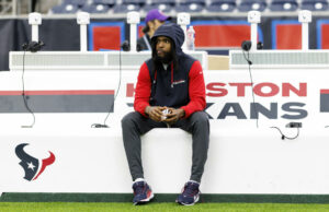 Diontae Johnson regresa a Baltimore después de que los Ravens reclamaran al receptor abierto de los waivers de los Texans