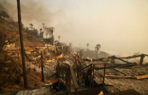 Incendios forestales en Los Ángeles: juego de los Lakers pospuesto, planes de contingencia de la NFL como entrenadores y atletas se ven afectados por los incendios
