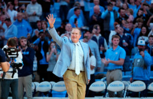 Carolina del Norte publica detalles del contrato de Bill Belichick