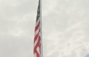 El CEO de Camping World hace una declaración como reglas del Consejo de la Ciudad de Greenville sobre la bandera