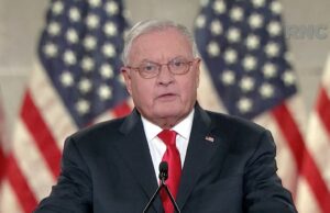 El enviado de Trump a Ucrania, Kellogg, asiste a un evento de oposición a Irán en París