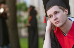 Los graduados de la Generación Z temen ingresar al mundo laboral después de ver a sus compañeros luchar por encontrar y conservar empleos. Pero los expertos profesionales sugieren estos 4 consejos para superar el ruido