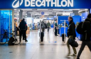 El decatlón no hace cajas de zapatos o grandes anuncios. Sin embargo, el gigante francés se ha convertido silenciosamente en la joya de la corona del mundo minorista deportivo