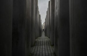 Casi la mitad de la población mundial tiene creencias antisemitas – POLITICO