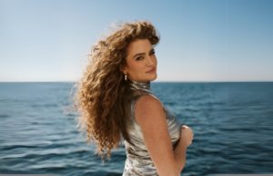 Signos de Madison Watkins con Provident Entertainment/Sony Music