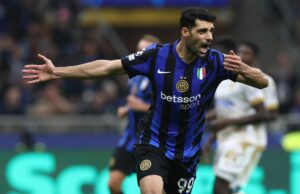 Mehdi Taremi celebra la victoria del Inter por 2-0 en la Supercopa de Italia del Atalanta