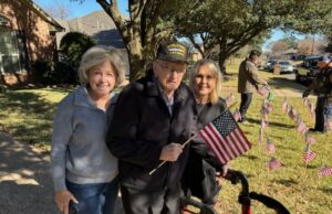 Veterano de la Segunda Guerra Mundial de Texas celebra su cumpleaños número 100