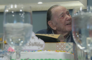 Veterano de la Segunda Guerra Mundial celebra su 102 cumpleaños