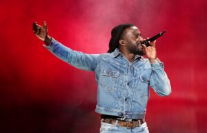 Los fanáticos de Shaboozey envían oraciones después del anuncio del Grand Ole Opry