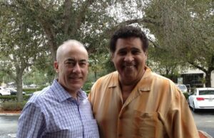 El presidente de Loras College recuerda a la leyenda de la retransmisión deportiva, su amigo Greg Gumbel
