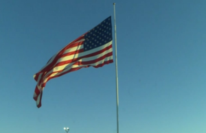 Camping World se mantiene desafiante tras la decisión del Ayuntamiento de Greenville sobre la enorme bandera estadounidense