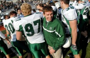 Peyton Manning Asegurándose de que World sepa sobre Buddy Teevens