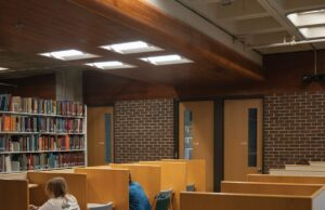 'Trabaja duro, juega duro'-fijación universitaria alrededor del estilo de vida de ritmo rápido: