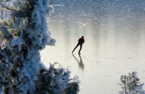 Experiencias únicas de patinaje sobre hielo salvaje en todo el mundo.