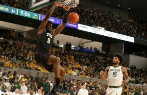 TCU gana 74-71 para poner fin a la racha de victorias en casa del No. 25 Baylor