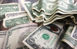 Informe los gastos de la Academia de la Commonwealth Charter Academy en automóviles, entretenimiento