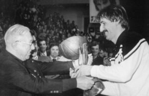El mundo del baloncesto lamenta la pérdida de la leyenda serbia Drazen Dalipagic | Acerca de la FIBA