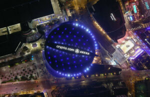 La NBA pospone el partido Hornets-Lakers del jueves debido a los incendios forestales de Los Ángeles; se informa que la casa del entrenador JJ Redick se perdió