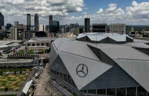 Entretenimiento del juego de campeonato de playoffs de fútbol universitario