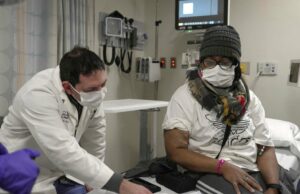 La mujer de Alabama, que es la única persona en el mundo con un órgano de cerdo que funciona, está prosperando después de un récord de 2 meses