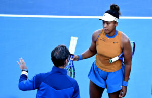 Naomi Osaka se retira llorando de la final de Auckland por aparente lesión, una semana antes del Abierto de Australia