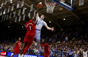 Cooper Flagg, No. 2 Duke Survive Scare con NC State para permanecer invicto en el juego ACC