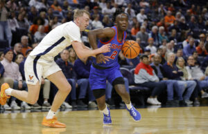 La estrella de SMU, Boopie Miller, aturde a Virginia con un salvaje toque de timbre