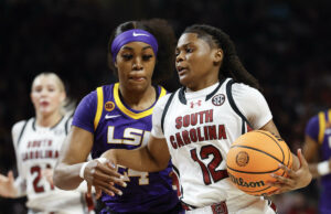 No. 5 Manos de Carolina del Sur No. 2 LSU Su primera derrota de la temporada, 66–56