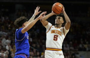 El No. 2 Iowa St logra la victoria sobre el No. 9 Kansas