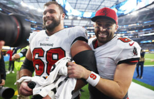 Baker Mayfield regala galletas con leche personalizadas al liniero de los Buccaneers