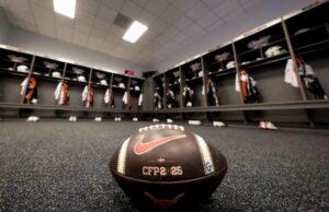 Los entrenadores de FBS votan para reducir la ventana del portal de transferencias a 10 días e implementar un período muerto de reclutamiento en diciembre