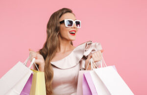 3 señales que muestran a tus amigos que tu estilo de vida supera tu sueldo