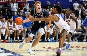 El doble-doble de Flagg lleva al No. 4 Duke a una victoria 89-62 sobre SMU