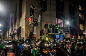 Temple Student, de 18 años, muere después de caer de la pole callejera durante la celebración del campeonato de Eagles NFC